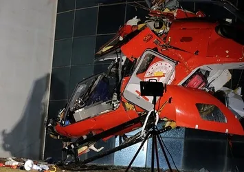 Muğla'da hastaneye çarpıp düşen ambulans helikopterin enkazı kaldırıldı!