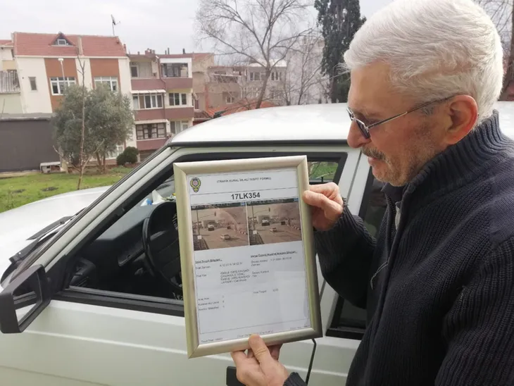 ilk-trafik-cezasini-75-yasinda-yedi-cerceveletip-evinin-duvarina-asti-1579370918268.jpg İlk trafik cezasını 75 yaşında yedi, çerçeveletip evinin duvarına astı - 2