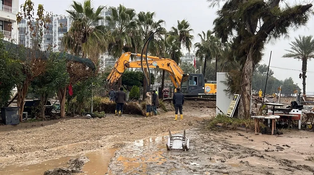 Mersin'deki selin yaraları sarılıyor