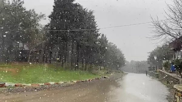 İstanbul’da kar yağışı başladı! İstanbul için kar yağışı açıklaması! Hava sıcaklığı -2 derece olacak!