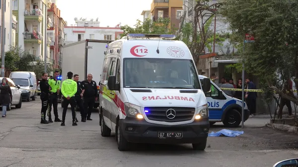 1650186771624.jpg Antalya'da yürek burkan olay! 2 yaşındaki kız çocuğu kamyonetin altında kaldı - 4