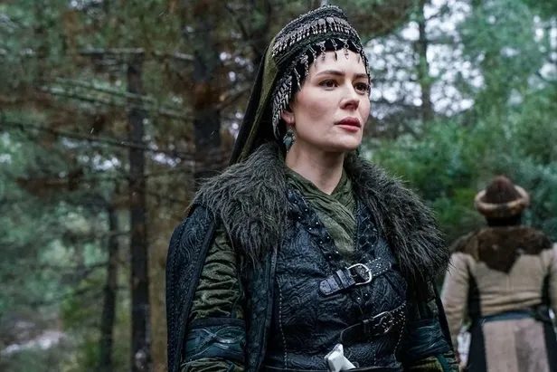 Malhun Hatun kimdir, tarihteki yeri nedir? Kuruluş Osman'ın Malhun Hatun'u kimdir, kim oynuyor? Yıldız Çağrı Atiksoy... - 2