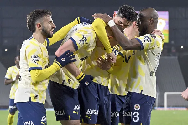 Altay’dan büyük hata Szalai’den altın kafa! Fatih Karagümrük 1-2 Fenerbahçe MAÇ SONUCU