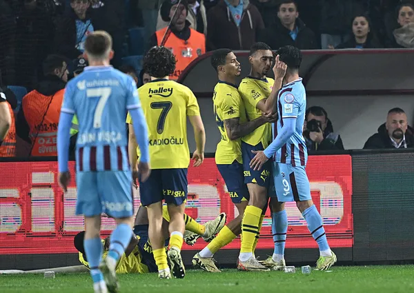 olaganustu-toplanti-karari-fenerbahce-super-ligden-cekilecek-mi-1710776723559.jpg Olağanüstü toplantı kararı! Fenerbahçe Süper Lig'den çekilecek mi? - 1