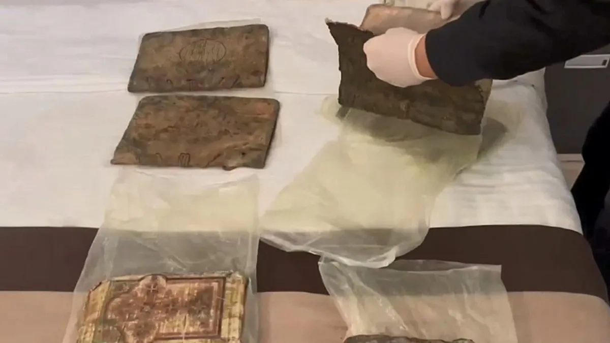 Mersin'de ekiplerden baskın! 6 adet tarihi el yazması kitap ele geçirildi: 3 gözaltı