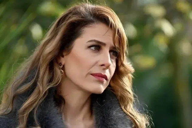 Ben Bu Cihana Sığmazam’ın Leyla’sı Ebru Özkan’ın eşini gören şaşkın! Meğer ünlü oyuncu...