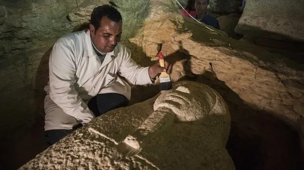 Mısır’’da 4 bin yıllık firavun mezarı bulundu