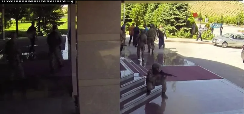 Zekai Aksakallı'nın Ömer Halisdemir'i alnından öpme anı