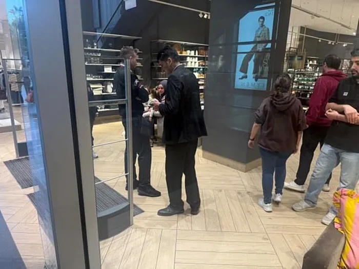 AVM'de başıboş köpek vahşeti! Küçük kızın dudağını parçaladı - 2