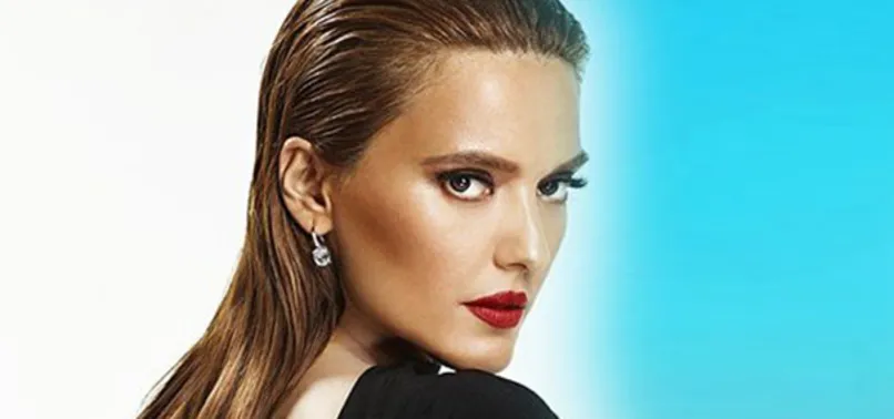 Demet Akalın Aleyna Tilki'den şarkı alıyor