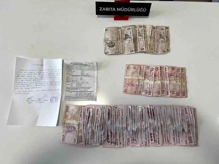 corumda-dilencinin-uzerinden-cikan-para-hayrete-dusurdu-1712430439818.jpeg Say say bitmedi! Çorum'da dilencinin üzerinden çıkan para hayrete düşürdü | Zabıtadan vatandaşlara uyarı: İtibar... - 1