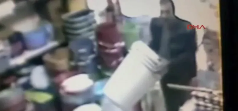 Cesedi parçalayıp kovaya koymuşlar