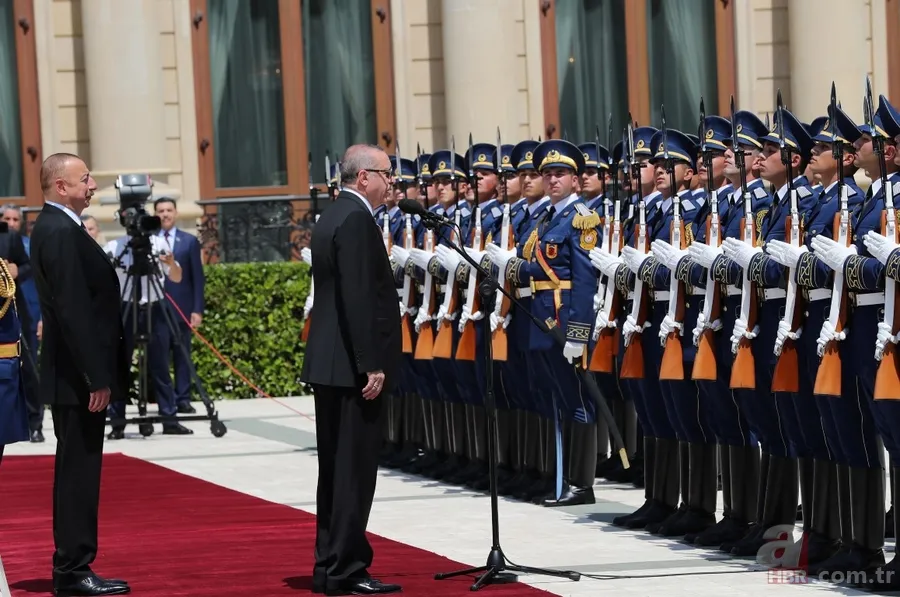 Başkan Erdoğan Azerbaycan'da Aliyev tarafından resmi törenle karşılandı 10
