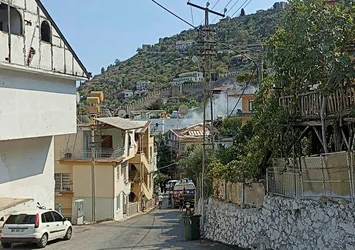 Antalya'da yangın: Alevlere teslim oldu