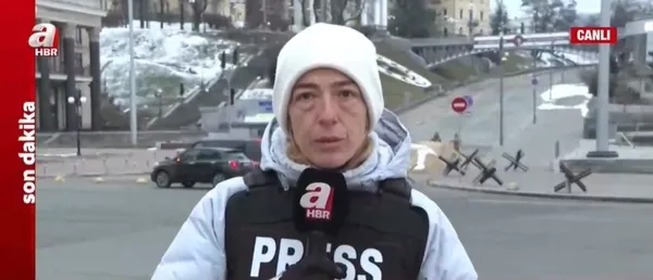 1646148206655.jpg Kiev sokaklarında siren sesleri! Kum ve demirden barikatlar kuruluyor! Özel kuvvetler bölgede yerini aldı! A Haber'den Emine Kavasoğlu son durumu paylaştı - 5