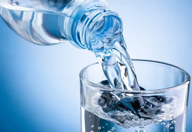 Uyandıktan sonra bir bardak su içmenin faydaları nelerdir?
