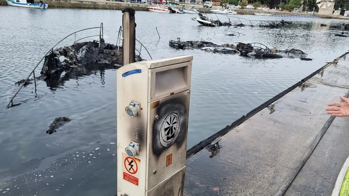Hırvatistan’da marinadaki 22 tekne alev alev yandı