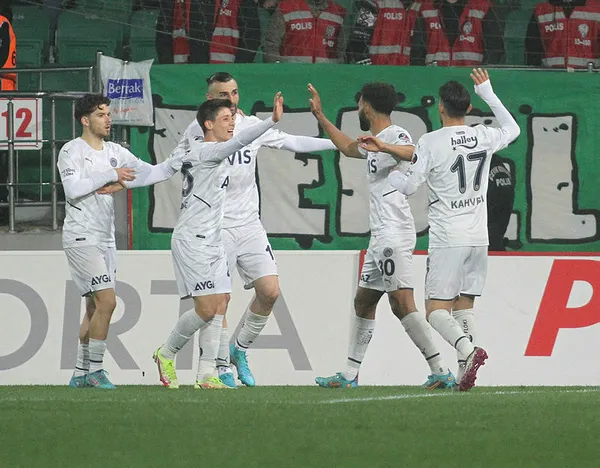 fenerbahceden-rizede-gol-sov-caykur-rizespor-0-6-fenerbahce-mac-sonucu-ozet-1650657672942.jpg Fenerbahçe'den Rize'de gol şov! Çaykur Rizespor 0- 6 Fenerbahçe (MAÇ SONUCU-ÖZET) - 7