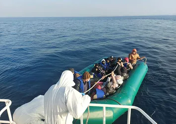 Ayvalık açıklarındaki göçmenlerin imdadına Sahil Güvenlik yetişti