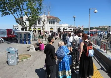 İstanbullu Adalar'a akın etti! İskelede metrelerce kuyruk
