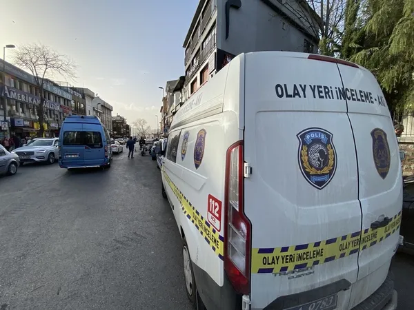 uskudarda-silahli-saldiri-motokuryeye-kursun-yagdirdi-1648916778181.jpg Üsküdar’da silahlı saldırı: Motokuryeye kurşun yağdırdı - 1