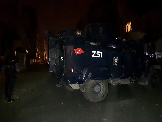 Sultangazi’de Yürüyüş Dergisi’ne terör operasyonu