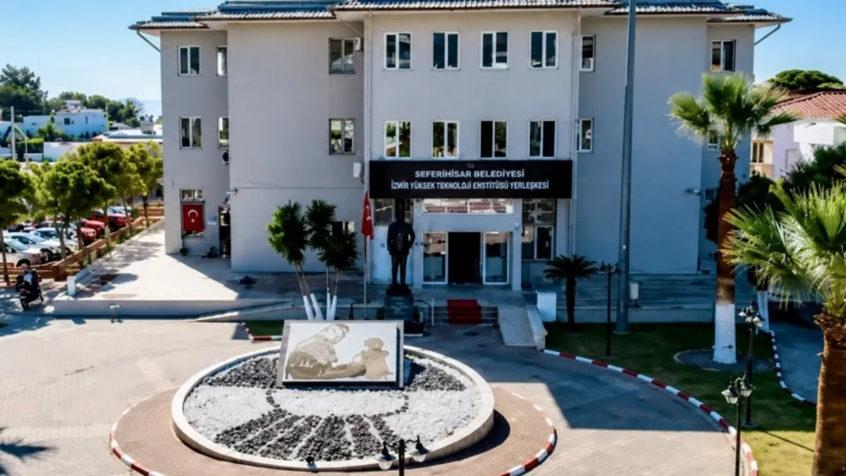 Seferihisar Belediyesi'nden Güzelbahçe Belediyesi’ne uzanan yolsuzluk ağı! Tutuklu Günay’ın eşinden Veli Ağbaba’ya 500 bin TL'lik para trafiği
