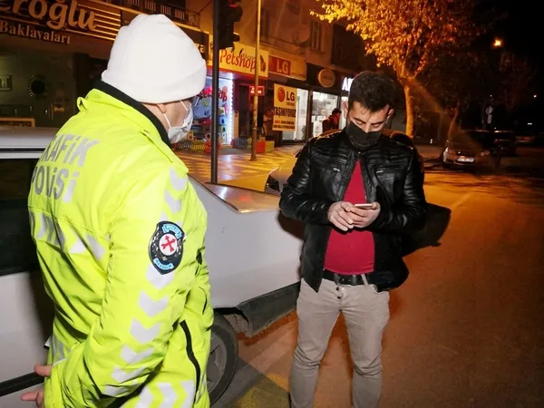 Aksaray’da ehliyetsiz sürücüden pes dedirten savunma! "Sadece gece biniyorum" - 1