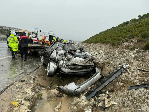 izmir-istanbul-otoyolunda-zincirleme-kaza-1-olu-4-yarali-1704806240246.jpg İzmir-İstanbul Otoyolu'nda zincirleme kaza: 1 ölü 4 yaralı - 2