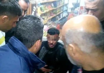 Eve giren hırsıza mahalleli dayağı
