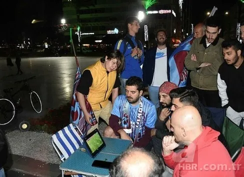 Bordo-mavili takım tarih yazdı! Trabzonsporlular meydanları doldurdu! 38 yıl sonra gelen şampiyonluk sevinci 15