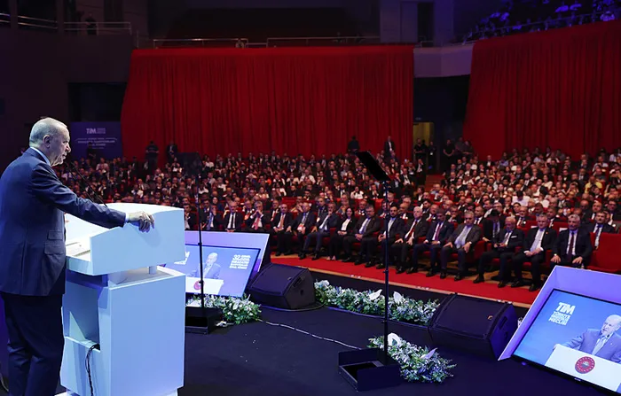 baskan-erdogandan-net-enflasyon-mesaji-ulkemize-ve-milletimize-bedel-odetmedik-1751283299683.jpeg Başkan Erdoğan, TİM 32. Olağan Genel Kurulu ve İhracatın Şampiyonları Ödül Töreni'nde konuştu (AA)