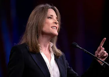 Yazar Marianne Williamson ABD'de başkanlık seçimlerine resmen aday oldu: ABD'yi onaracağım