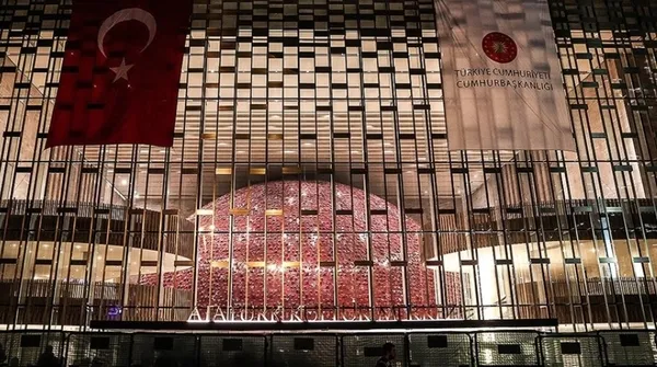 AKM 13 senenin ardından sanatseverlerle buluşuyor! Ünlü isimler öve öve bitiremedi