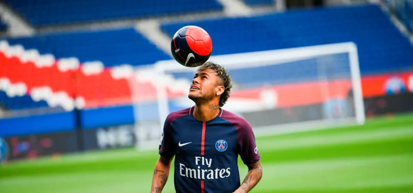 Tek günde 10 bin Neymar forması satıldı