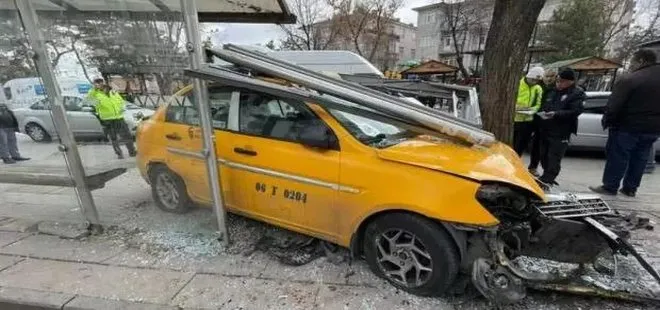 Ankara’da taksi otobüs durağına daldı! Yaralılar var
