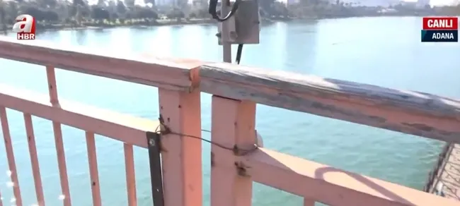 Adana’da asma köprüler bakımsız bırakıldı! Köprülerin korkulukları tellere bağlandı