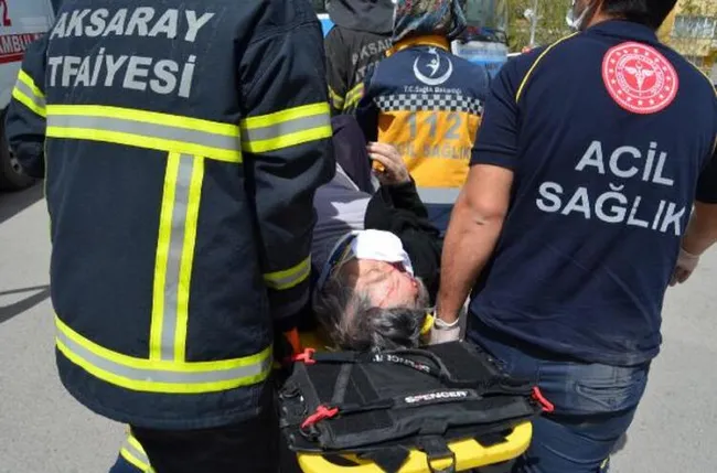 Aksaray'da koronavirüs tedavisinden dönen kadın iki aracın altında kaldı - 4