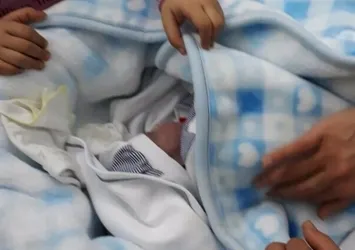 Akciğerine kaçan mama bebeği öldürdü