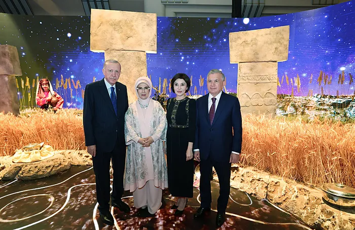 mirziyoyeve-devlet-nisani-toreni-baskan-erdogan-ile-ozbekistan-cumhurbaskanindan-onemli-aciklamalar-1717703269932.jpg Mirziyoyev'e Devlet Nişanı! Başkan Erdoğan ile Özbekistan Cumhurbaşkanı'ndan önemli açıklamalar - 4