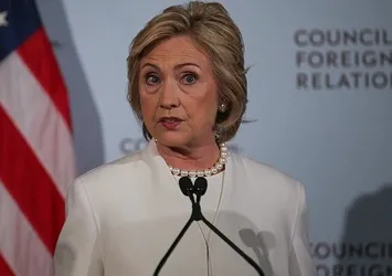 Clinton e-postalarıyla ilgili FBI'a yeni soruşturma izni
