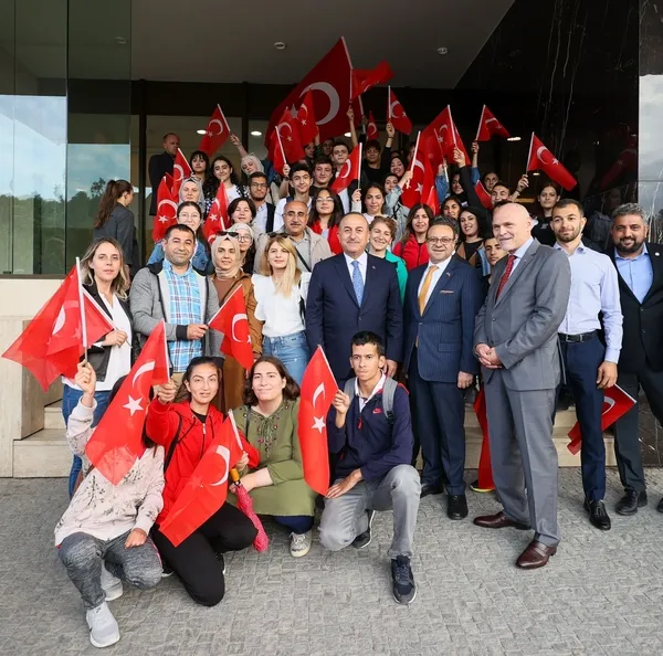 Dışişleri Bakanı Mevlüt Çavuşoğlu Prag'da! Türklerden yoğun ilgi - 2