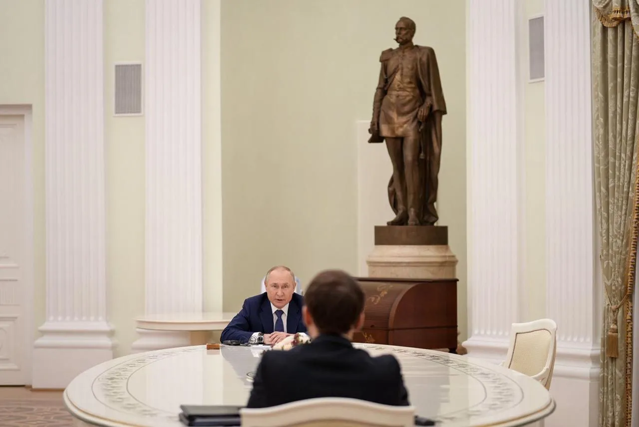 Vladimir Putin'den Macron açıklaması