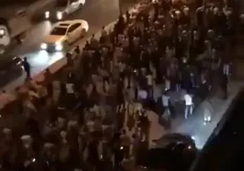 Azerbaycan halkı sokağa döküldü