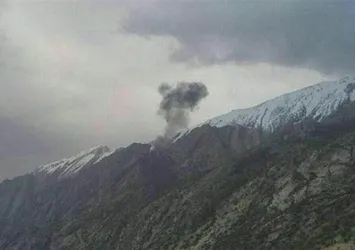 İran'da askeri uçak düştü