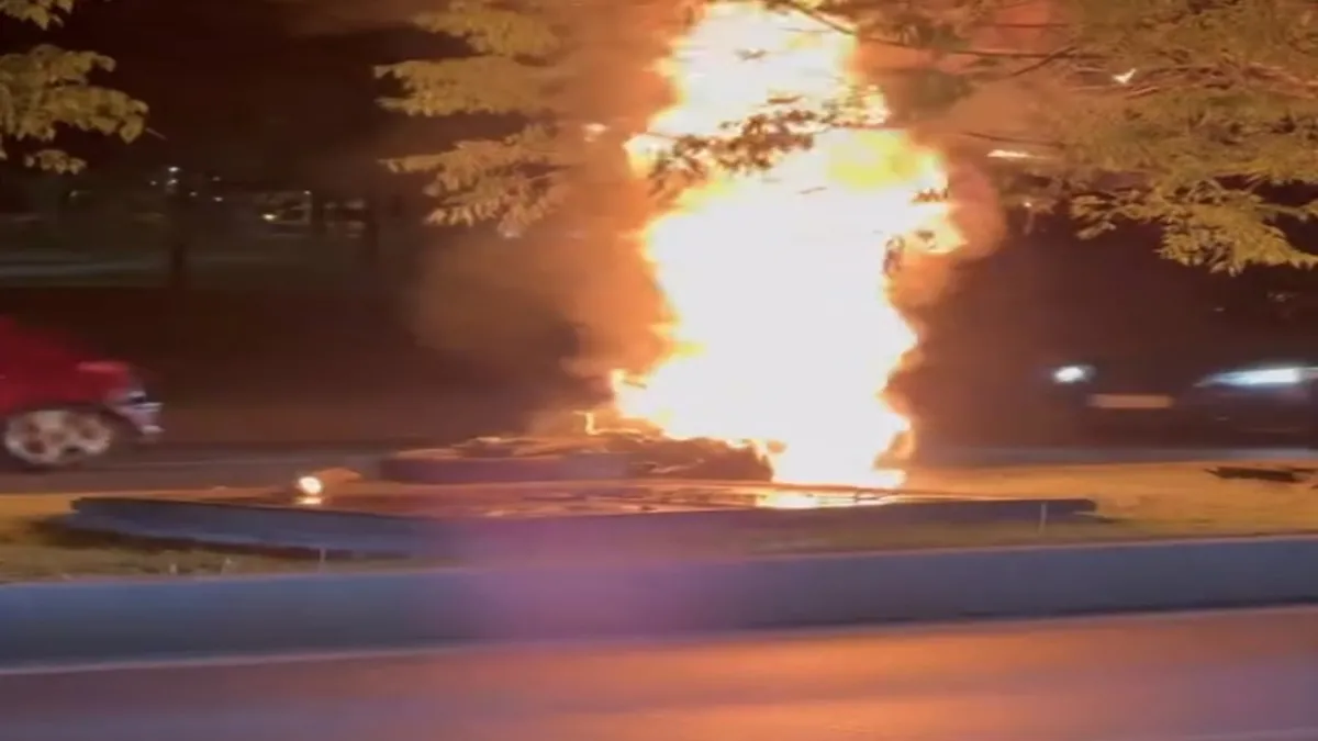 Kartal'da korkunç kaza: Otomobille çarpışan motosiklet küle döndü