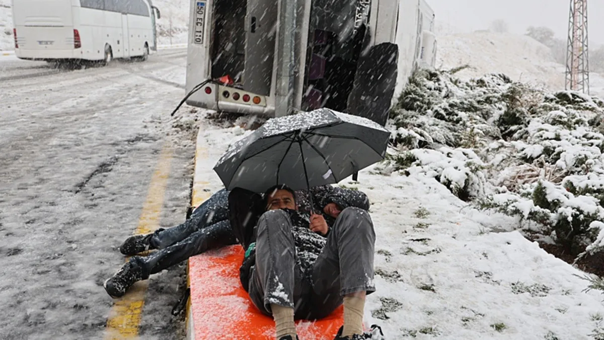 Nevşehir'de işçi servisi devrildi: 14 yaralı