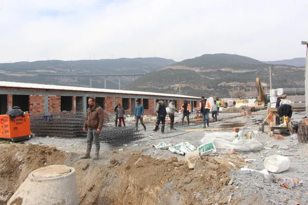 1677747342153.jpg Gaziantep Nurdağı’nda 16 bin depremzedenin barınacağı konteyner kent kuruluyor! - 5