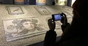 Çingene Kızı mozaiğine yoğun ilgi