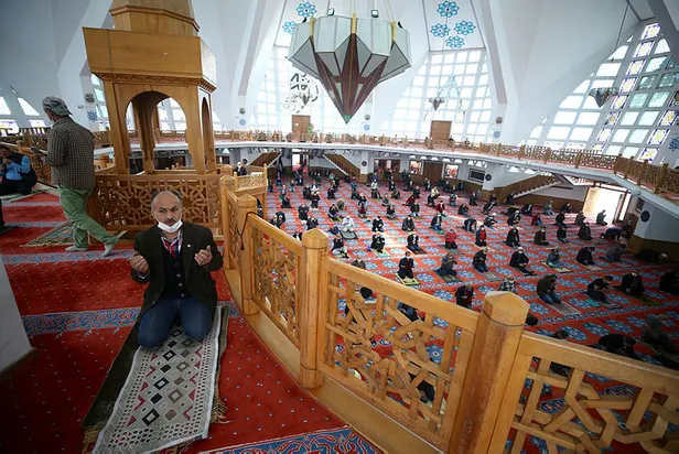 berat-gecesi-namazi-ne-zaman-kilinir-100-rekat-ve-2-rekat-berat-kandili-namazi-nasil-kilinir-nasil-niyet-edili-1647524795756.jpg Berat gecesi namazı ne zaman kılınır? 100 rekat ve 2 rekat Berat Kandili namazı nasıl kılınır? Nasıl niyet edilir? - 7